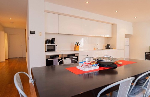 Yarralumla Apartment | Large Executive 3 bedroom