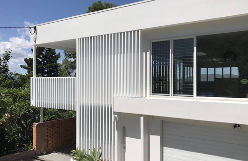 West End Apartment | LARGE HOME ON CASTLE HILL | WALK TO STADIUM