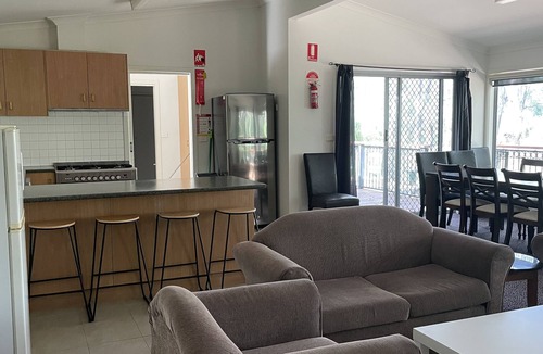 Brimin House | Large home overlooking the Ovens River. Great boating & close to wineries.