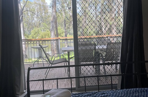 Brimin House | Large home overlooking the Ovens River. Great boating & close to wineries.