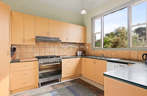 Queenscliff House | Large House on Wharf Street