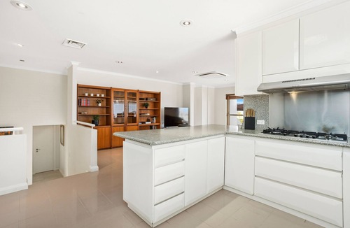 Dianella House | LARGE LUXURY MANSION SLEEPS 15 + POOL