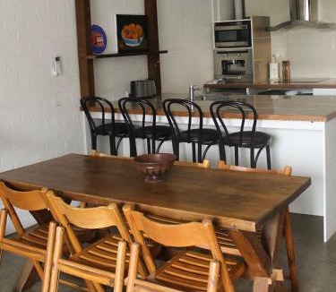Narrabundah Apartment | Large Modern 3BR 2 BATH Apt in Central Location for Families, Workers, Groups