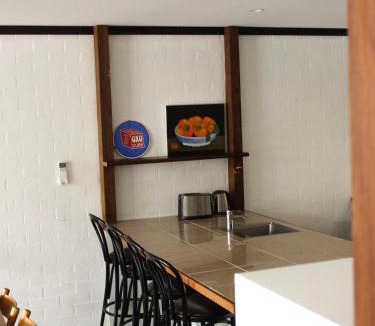 Narrabundah Apartment | Large Modern 3BR 2 BATH Apt in Central Location for Families, Workers, Groups