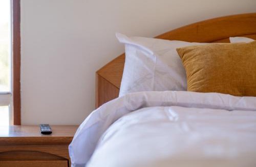 Jacana House | Large room Queen bed