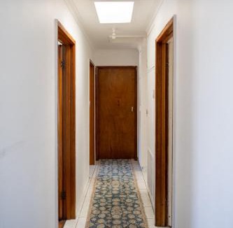 Jacana House | Large room Queen bed