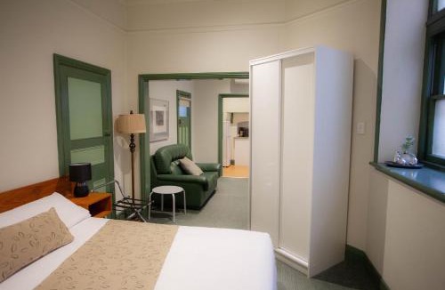 Soldiers Hill Apartment | Large Studio Apartment with Spa