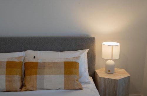 Largs Bay House | Largs Bay Jetty front Esplanade Stay - Koala Stay