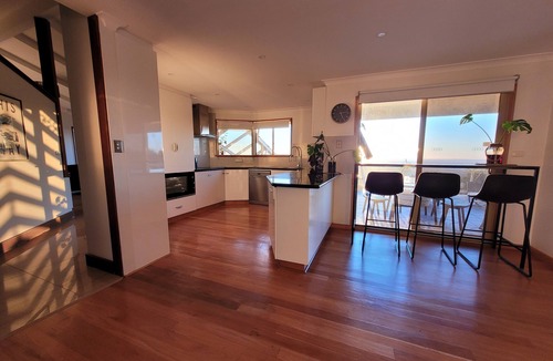 Gooseberry Hill House | Lascelles Lookout - A Haven On The Hill with uninterrupted views of Perth