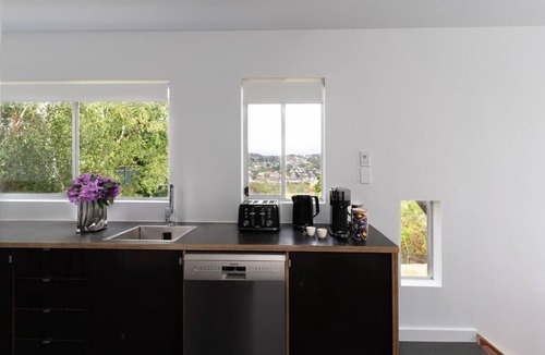 Launceston CBD House | Launceston Cottage Charming 3 bedroom home