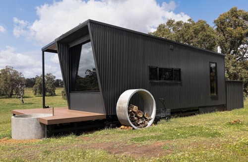 Muchea Cabin | Lauren the tiny cabin in Chittering