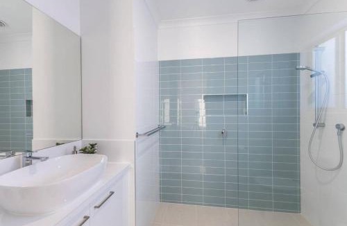 Myrtleford House | Lavender and Olive