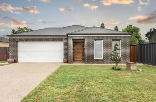 Myrtleford House | Lavender & Olive