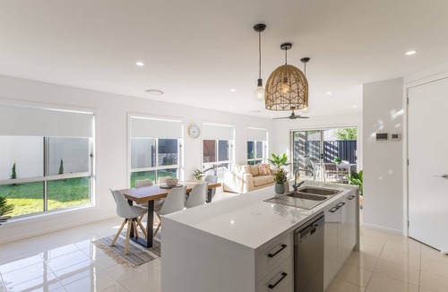 Myrtleford House | Lavender & Olive - Pet Friendly, Family Friendly