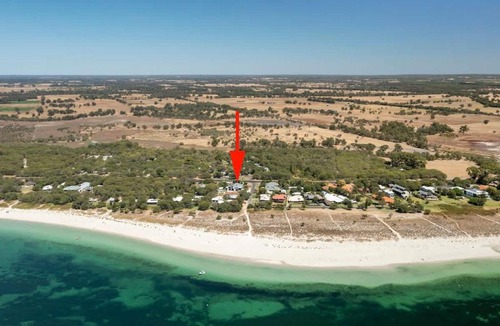Marybrook House | Lazy Days at the Beach 100m to beach