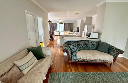Broadwater House | Lazy Daze on Davies