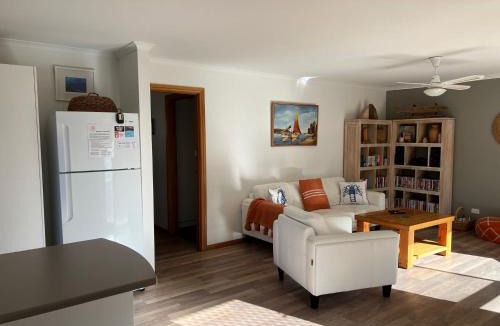 Waterhouse Villa | Lazy Sails Port - Pets welcome inside WiFi