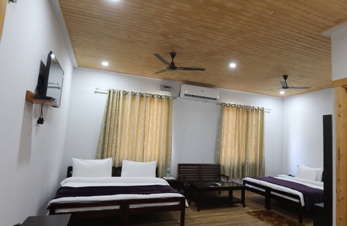 Chamiyala Hotel | Le ROI Floating Huts & Eco Rooms