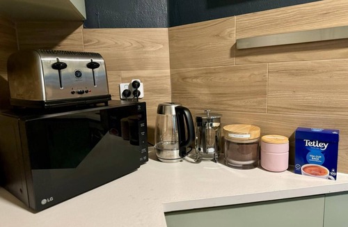 South Perth Apartment | Leafy central stylish apartment in great location.