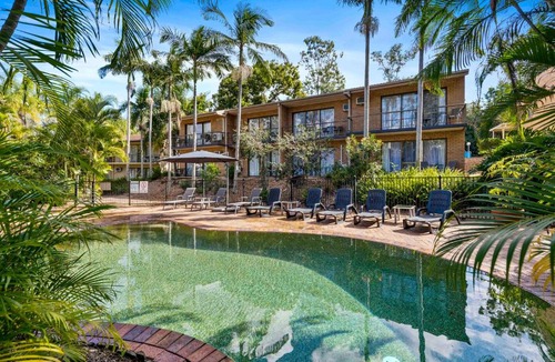 Mount Ommaney Hotel | Leafy Studio Retreat near Shops Motorway Access by Custom Bnb Hosting