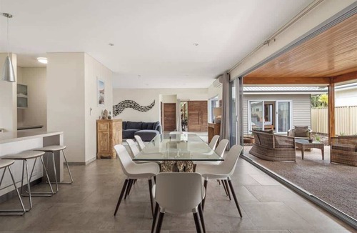 Quindalup House | Leeuwin House—Spacious Seaside Living for Groups