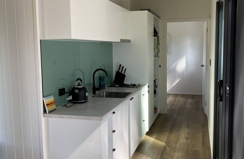 Willsons Downfall Cottage | Lehnnore luxury escape. Off grid, unwind, relax! Pet-Friendly!