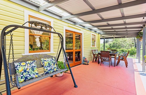 Meringandan West House | Lemon grove retreat country house