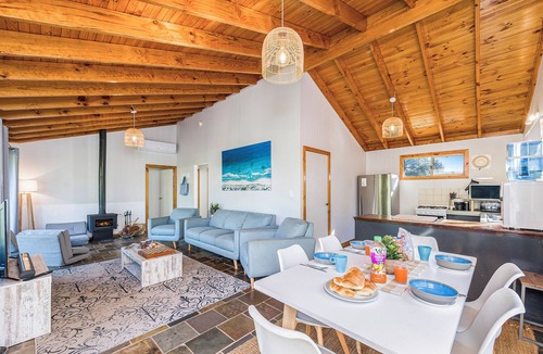 Guilderton House | Len's Lodge - Spacious Beach Home