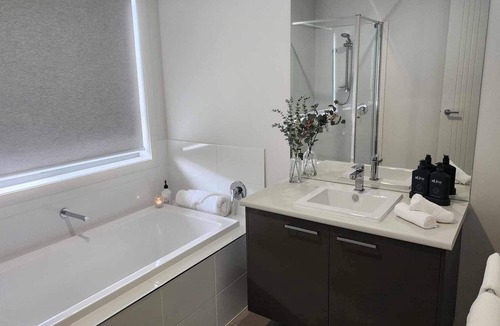 Leneva House | Leneva Stays only 3 minutes from Wodonga and 10 minutes to albury