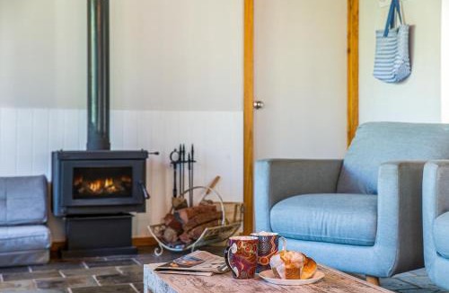 Guilderton House | Lens Lodge - Spacious beach Home