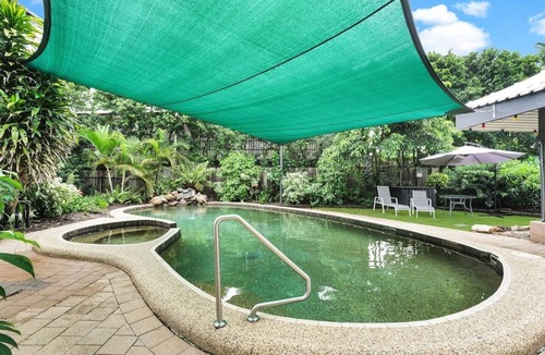 Cairns North House | Leumeah - Charming City Retreat with Sunset Views & Pool Near Esplanade