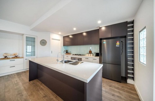Henley Beach Apartment | Level Up Henley - Modern Comfort near Beach & Dining