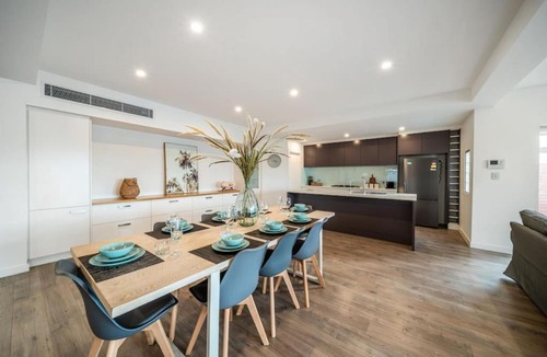 Henley Beach Apartment | Level Up Henley - Modern Comfort near Beach & Dining