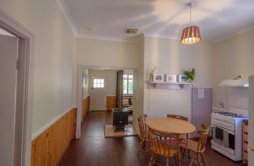 Southampton House | Lewana Cottages