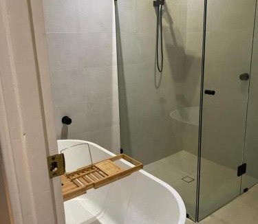 Warnbro Bed & Breakfast | Lg Qs Rm Private Luxury Bathrm Strictly NON SMOKERS and Genuine Travellers ONLY over 25