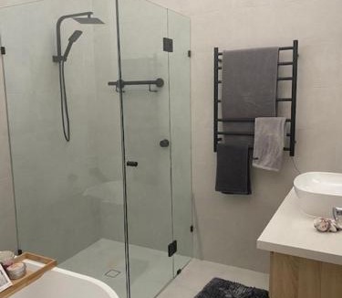 Warnbro Bed & Breakfast | Lg Qs Rm Private Luxury Bathrm Strictly NON SMOKERS and Genuine Travellers ONLY over 25