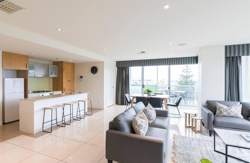 Glenelg Apartment | Liberty 727 -Glenelg- Marina & City Views