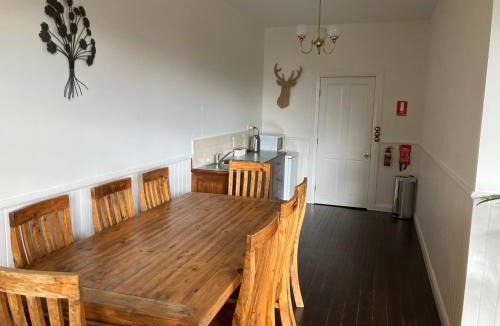 Hamilton Apartment | Library Cottage