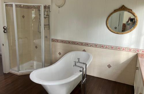 Hamilton Apartment | Library Cottage