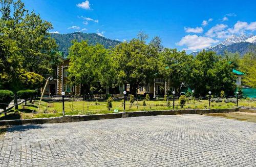 Pahalgam Hotel | Lidder view resort