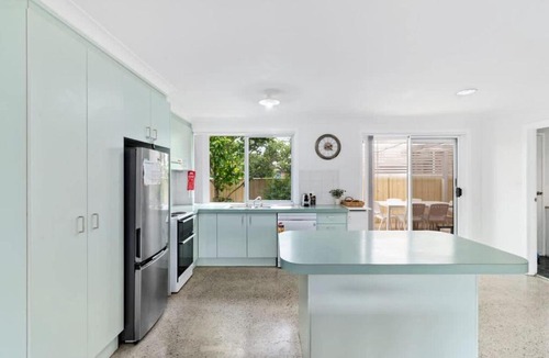 Maloneys Beach Villa | Light and Bright at Maloneys
