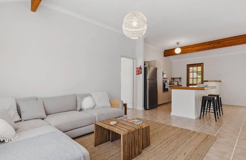 Dawesville House | Light & Bright Pet Friendly Beach Side Haven