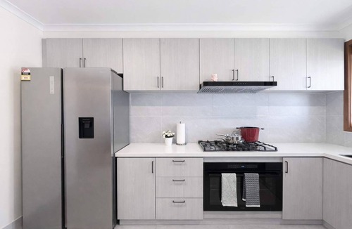 Alphington House | Light-Filled and Spacious 3BR Unit Near Yarra River