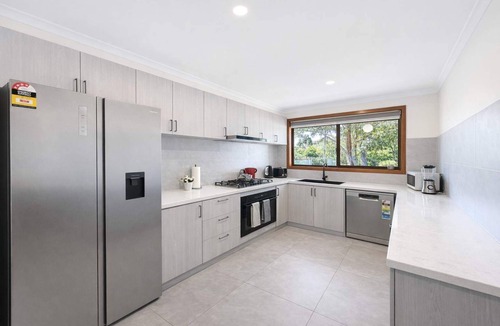 Alphington House | Light-Filled and Spacious 3BR Unit Near Yarra River