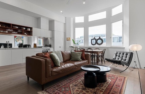Fitzroy Apartment | Light-filled Heritage Building - Smith St