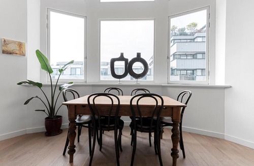 Fitzroy Apartment | Light-filled Heritage Building - Smith St