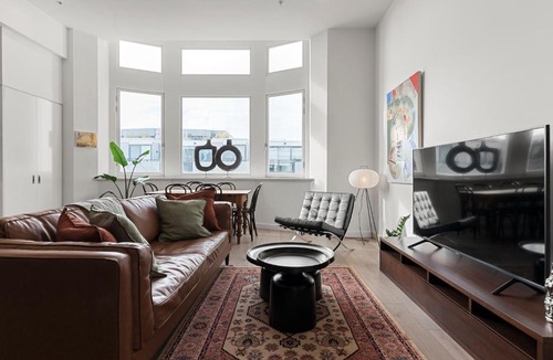 Fitzroy Apartment | Light-filled Heritage Building - Smith St