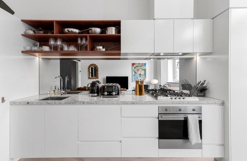 Fitzroy Apartment | Light-filled Heritage Building - Smith St