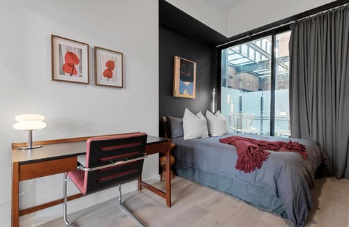 Fitzroy Apartment | Light-filled Heritage Building - Smith St