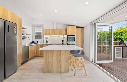 Brunswick House | Light-Filled House Close to Cafés and Parks